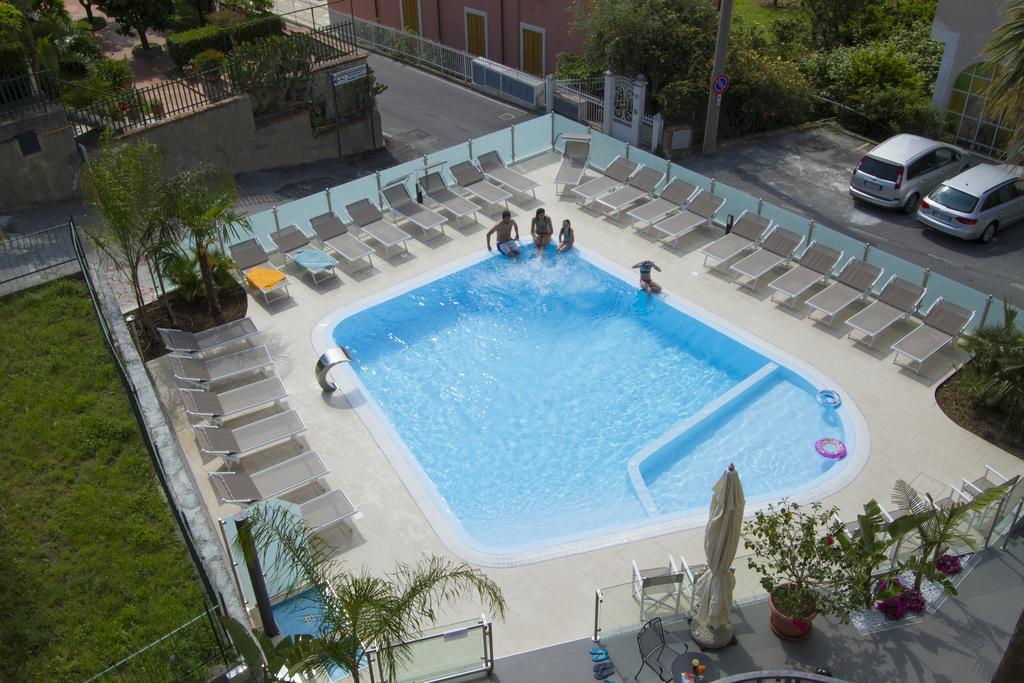 Hotel Casella Pietra Ligure Extérieur photo