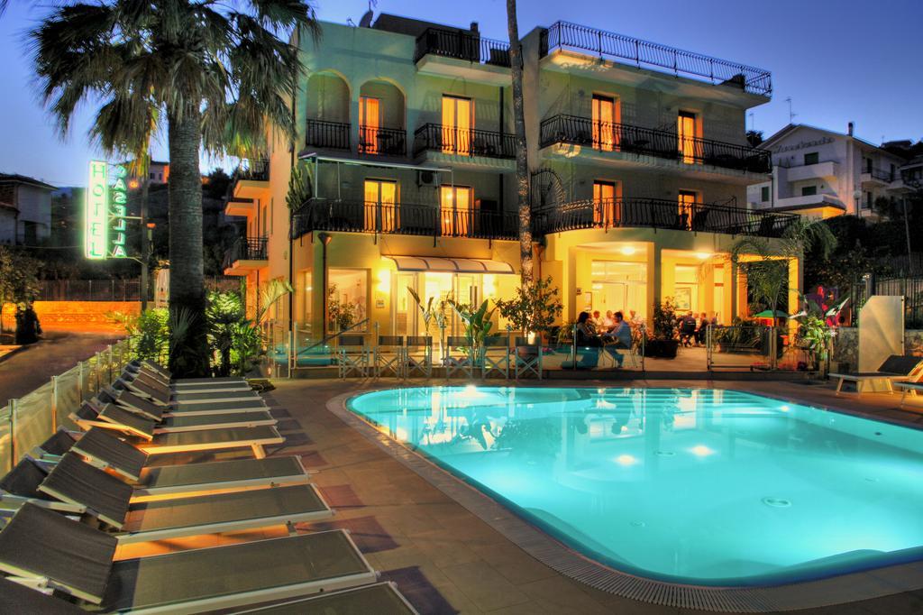 Hotel Casella Pietra Ligure Extérieur photo