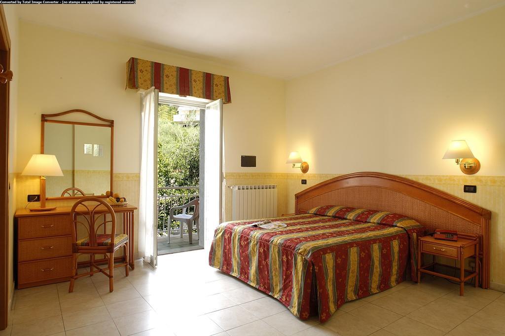 Hotel Casella Pietra Ligure Chambre photo