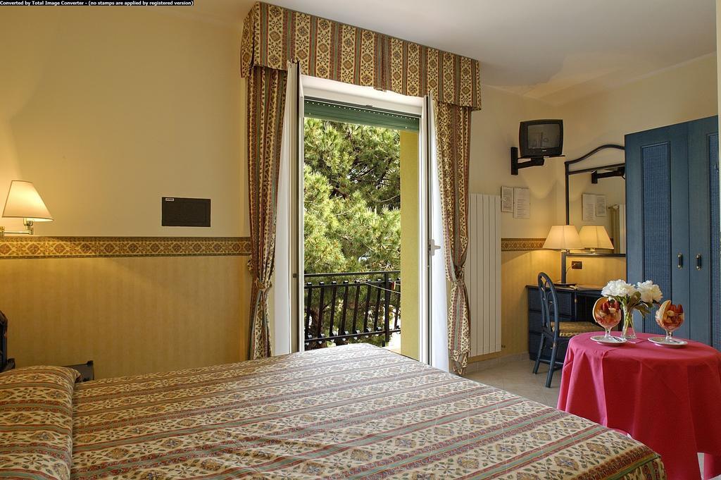 Hotel Casella Pietra Ligure Chambre photo